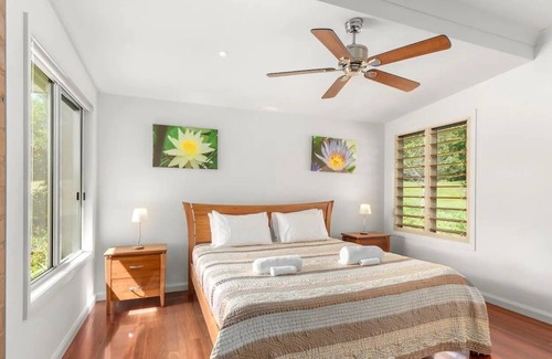Sherwood House | Blue Gum Cottage-Bush and Beach Experience