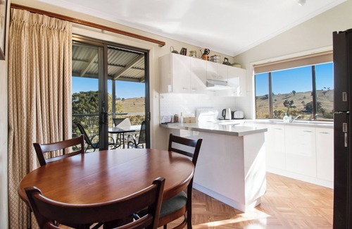 Little River Cottage | Blue Gum Pet Friendly Cottage Tumut