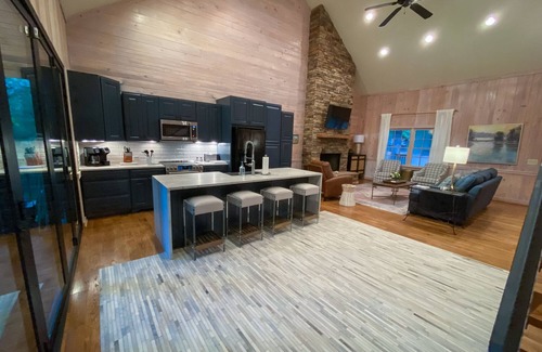 Northport House | Blue Haven Lake House - Stay on Lake Tuscaloosa! Book for football! Hot Tub!