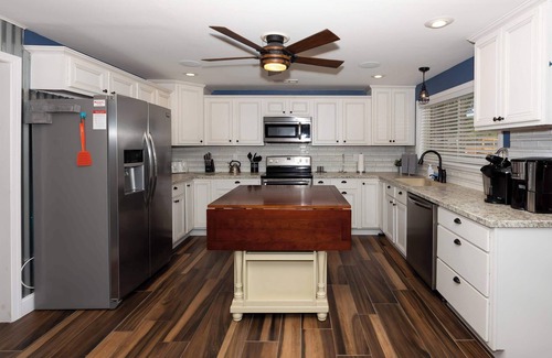 Sunrise Beach House | Blue Haven Lakefront Bungalow