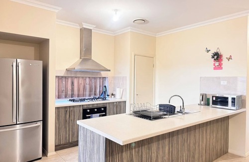 Penrith House | Blue Haven Retreat - Thornton Central 34