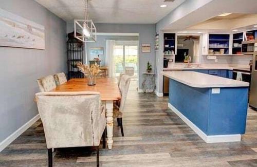 Stuart House | Blue Heaven in the Heart of Stuart Heat/salt pool