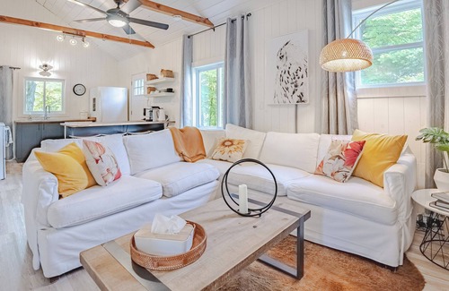 Central Frontenac Ski Chalet | Blue Heron- Bright 2 Bedroom Cottage