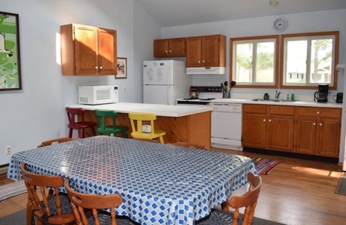 Piney Island House | Blue Heron-Closest Neighborhood to Beach w/shared community water access!