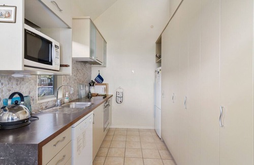 Okere Falls Cottage | Blue Heron Lodge - Hamurana Holiday Home