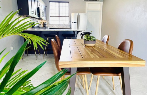 Estate Mount Pleasant West Apartment | Blue House East at the Botanical Gardens