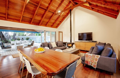 Quindalup House | Blue House: one street from the beach