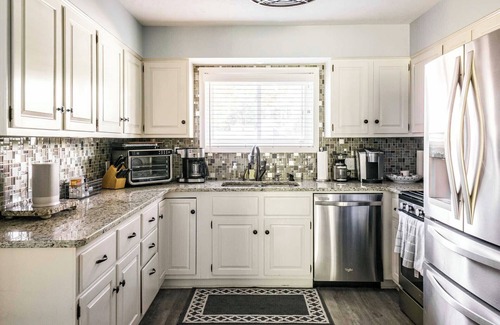 Cassopolis House | Blue Lagoon Lakehouse Deck Dock Grill