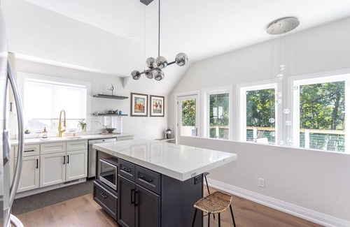New Buffalo House | Blue Laguna Cottage - Private Beach 5 min - Riverfront - Kayaks