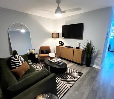 Wyman Park Apartment | Blue Luxury House in Hampden