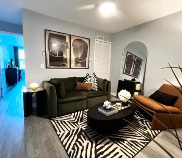 Wyman Park Apartment | Blue Luxury House in Hampden