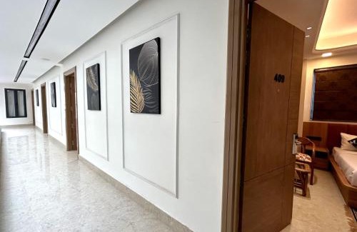 DLF Phase 5 Hotel | Blue Moon Residency
