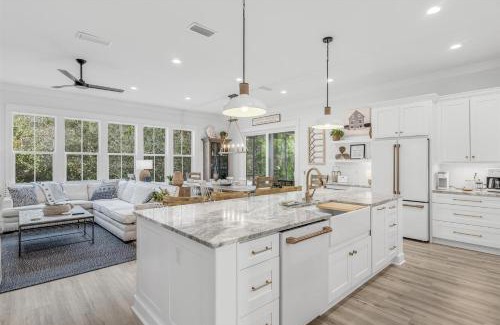 Lakeside at Blue Mountain Beach House | Blue Mountain - Seaglass