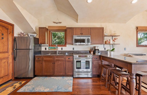 Summerland House | Blue Ocean View Retreat | Minutes to Beach