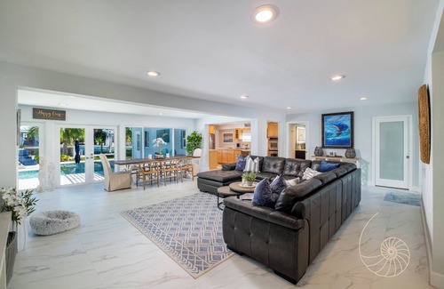 Tavernier House | Blue Palm Oasis ~ 4 Bedroom Plantation Key Home w/Pool & 170` of Dockage