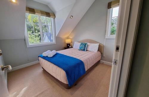 Russell House | Blue Penguin - Russell Cottages Collection 2-4 Bedroom