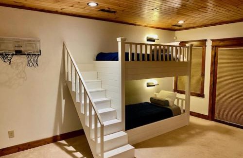 Blue Ridge House | Blue Ridge Cottage - Downtown Blue Ridge Cottage Rental - Game Room, Pet-Friendly, Walk to Dining and Shopping