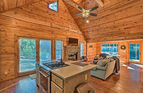 Blue Ridge Cabin | Blue Ridge Mtns Creekside Cabin w/Hot Tub + Pier!
