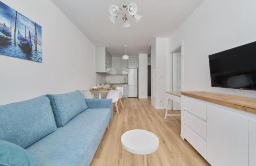 Krzyki Apartment | Blue Sky Apartment with Parking & Balcony by Noclegi Renters