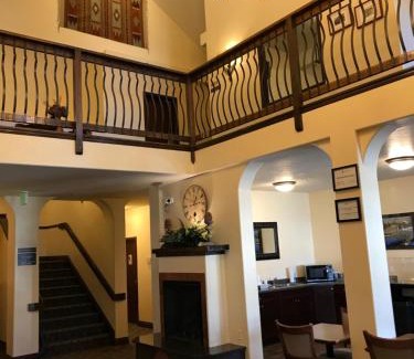 Meeker Hotel | Blue Spruce Inn-Meeker, Colorado