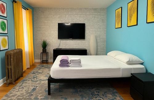 Harlem Apartment | Blue style Room
