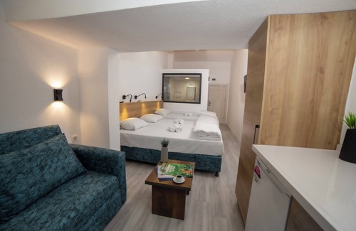 Burhaniye Bed & Breakfast | Blue Topas Otel