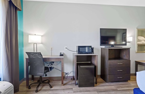 Sneads Ferry Hotel | Blue Water Inn & Suites, BW Signature Collection