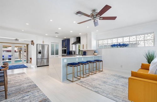Royal Poinciana House | Blue Wave Retreat At Hollywood Beach 3 Bedroom Home