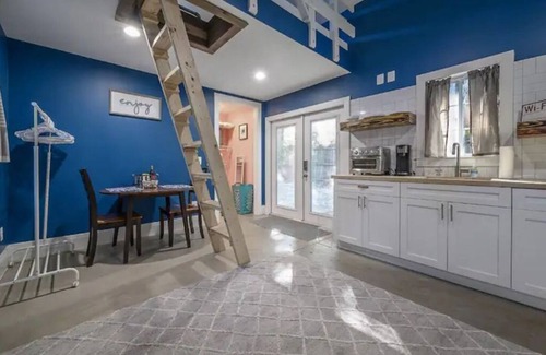 Old Seminole Heights Apartment | BlueBay Suite Near Downtown and Foodie Hot Spots