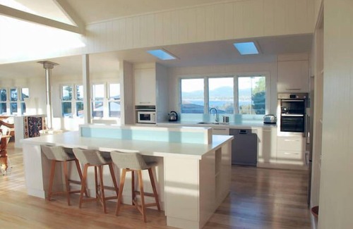 Green Point House | Bluebell, Between the ocean & the lake