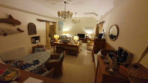 New Moat House | Bluebell Cottage