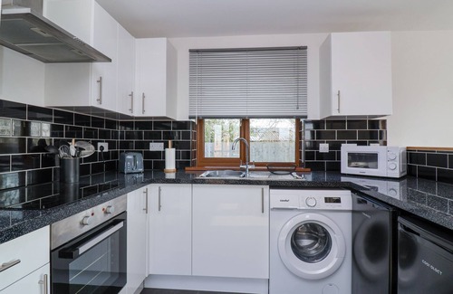 Brean Cottage | BLUEBELL LODGE, MEADOW VIEW LODGES, pet friendly in Brean