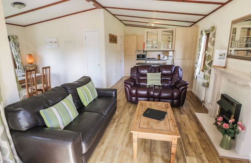 Eardisland Cottage | BLUEBELL, pet friendly, with a garden in Eardisland