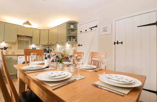Cerne Abbas Cottage | BLUEBERRY COTTAGE, family friendly, with open fire in Cerne Abbas