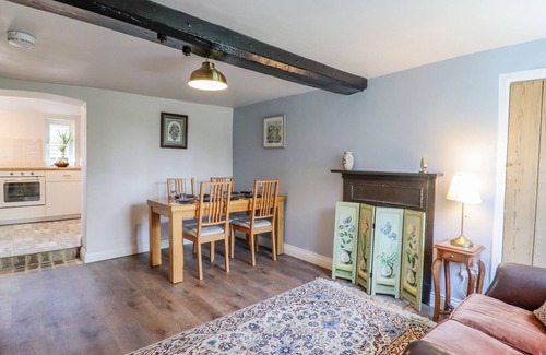 Bury St Edmunds Cottage | BLUEBIRD COTTAGE, family friendly, with a garden in Bury St Edmunds