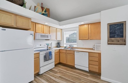 Mountain View District House | Bluebird Day - 2 King Beds, Dog Friendly, Walkable!