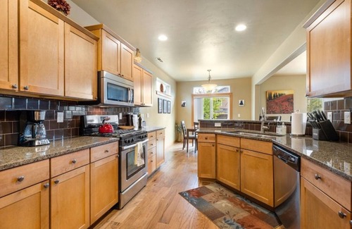 Southwest Bend House | Bluebird Day - Canyon Retreat
