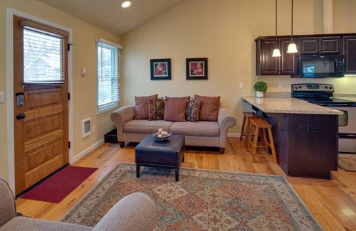 Old Bend House | Bluebird Day - Twin Mills Bungalow