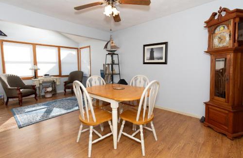 Vermilion House | Bluebirds Road to Happiness