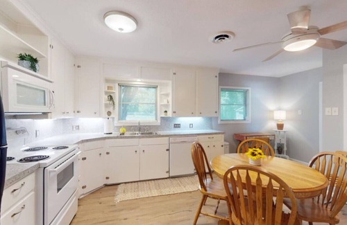 Navasota House | Bluebonnet Bungalow ~ Aggieland Vacation Rentals