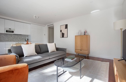 Santa Isabel Apartment | Blueground | Amoreiras, turnkey home + kitchen