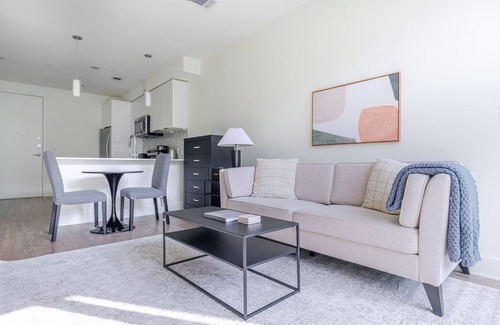 Brentwood Apartment | Blueground | Brentwood, pool, nr Zilker Park