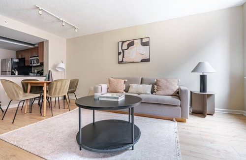 Radnor - Fort Myer Heights Apartment | Blueground | Court House, pool & gym, nr memorials