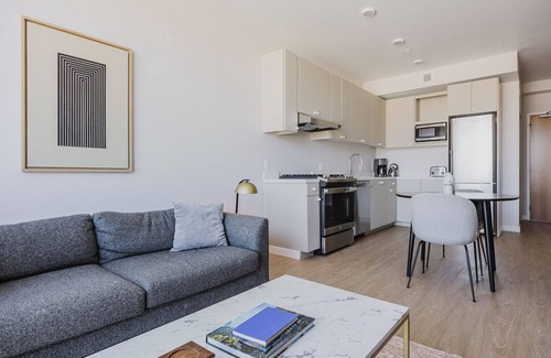 Chinatown Apartment | Blueground | Downtown, elevator, nr parks