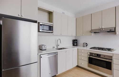 Chinatown Apartment | Blueground | Downtown, elevator, nr parks