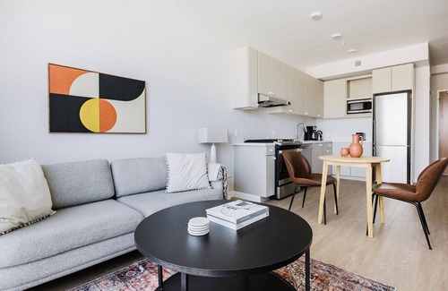 Chinatown Apartment | Blueground | Downtown, elevator, nr parks