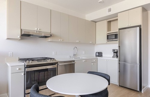 Chinatown Apartment | Blueground | Downtown, elevator, nr parks