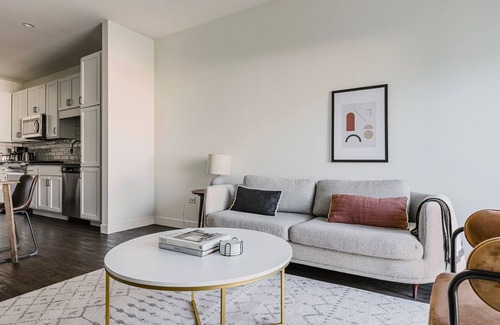 Elmhurst Apartment | Blueground | Elmhurst, pool & gym, nr parks