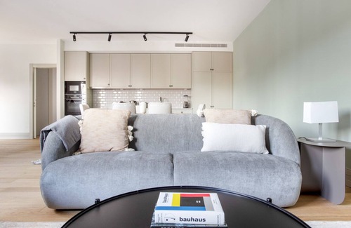 Santa Isabel Apartment | Blueground | Estrela, fully furnished