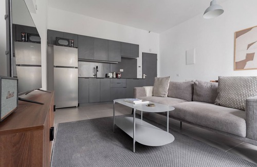 Florentin Apartment | Blueground | Florentin, Historical, Balcony (TLV-24)